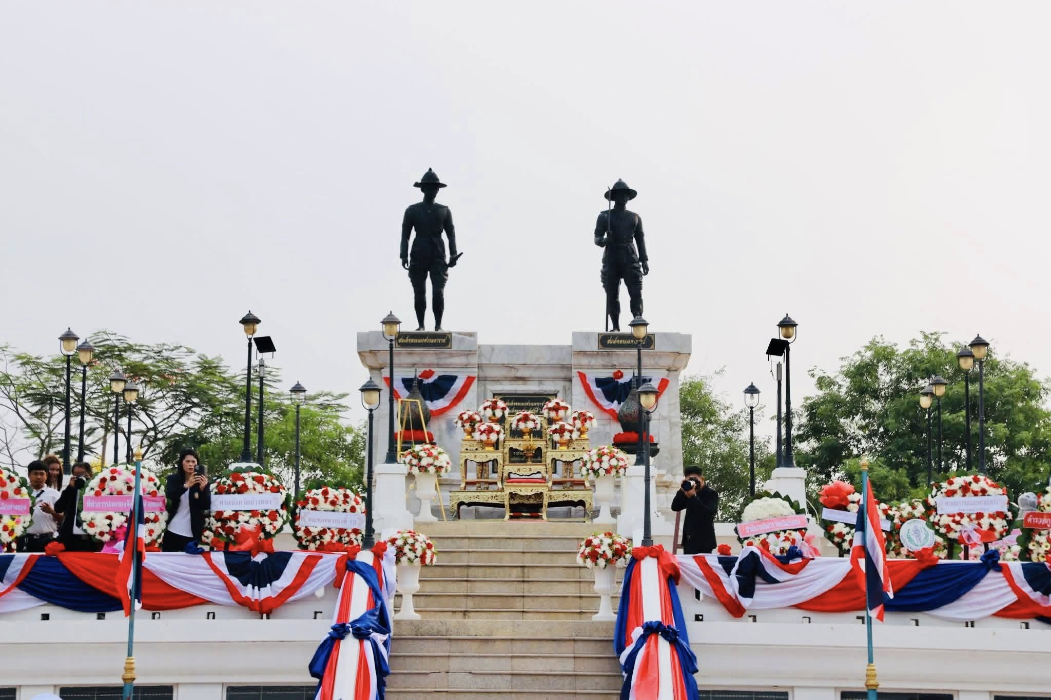 title - ส.ป.ก.อ่างทอง ร่วมน้อมรำลึก 